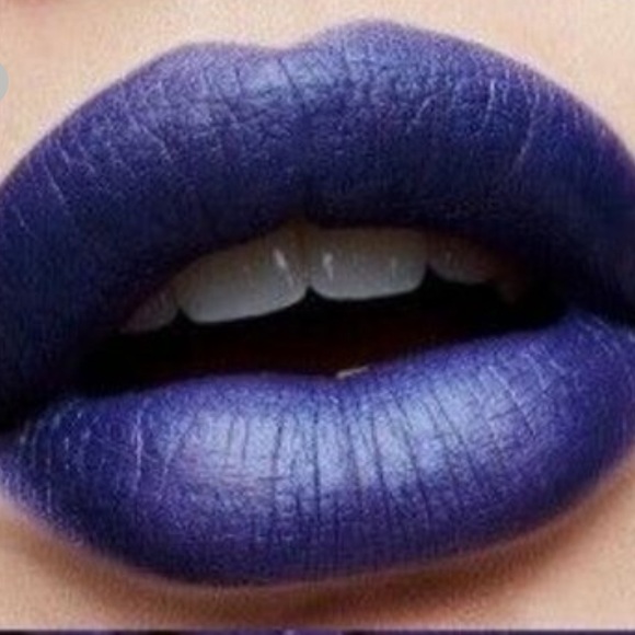 π MATTE ROYAL a MAC MATTE LIPSTICK. RETAIL $25. (RARE FIND) - Picture 3 of 15